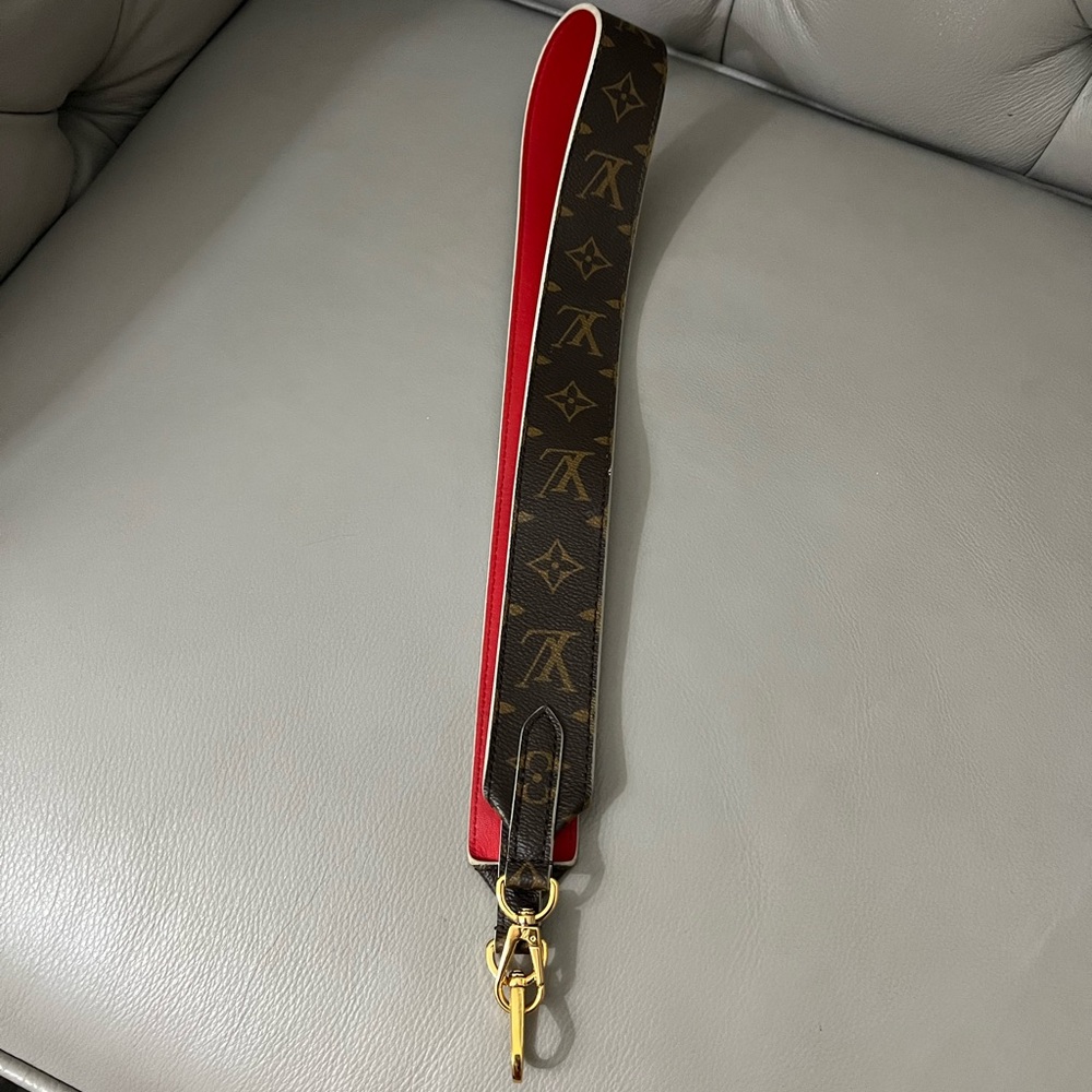 Authentic Louis Vuitton monogram reversible Bandouilete or shoulder strap w/box!
